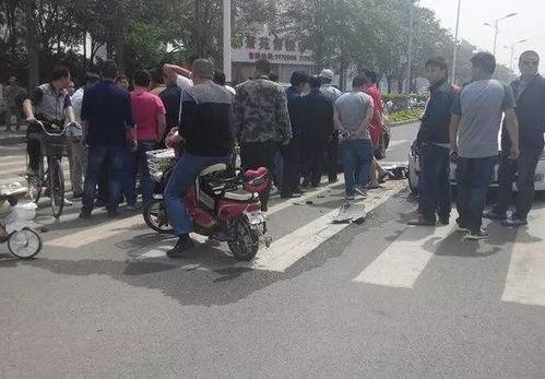 司机吃瓜撞车事件视频大全,惊险瞬间视频大盘点