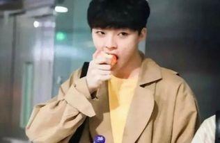 千玺吃瓜导演视频,揭秘吃瓜视频背后的故事