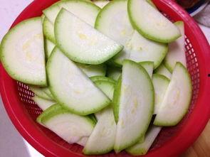 西葫芦瓜如何炒着吃视频,西葫芦瓜炒制教程