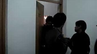 吃瓜少女接机视频,明星粉丝互动瞬间