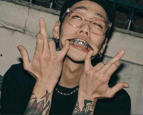 超帅纹身男吃瓜视频